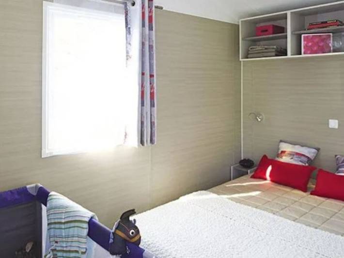 Mobil home pour 4 personnes, avec terrasse et piscine, animaux acceptés dans Plage De La Banche Binic - 3