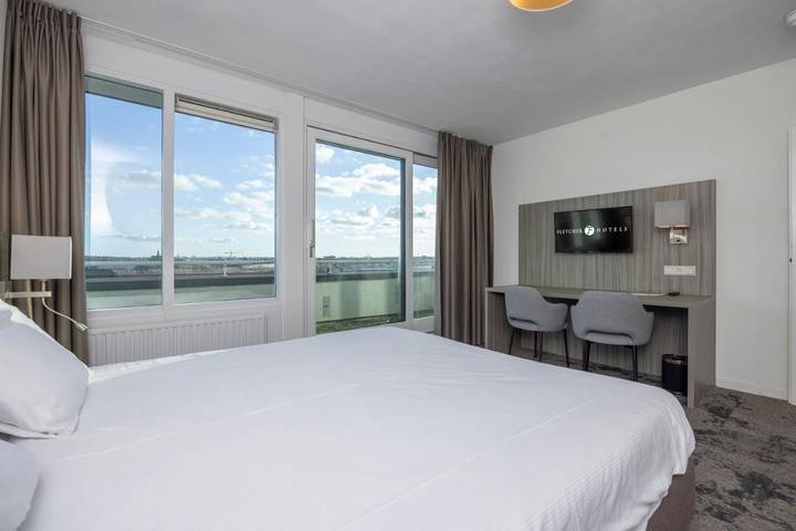 Hotel für 4 Personen, mit Terrasse und Ausblick in Westland - 3