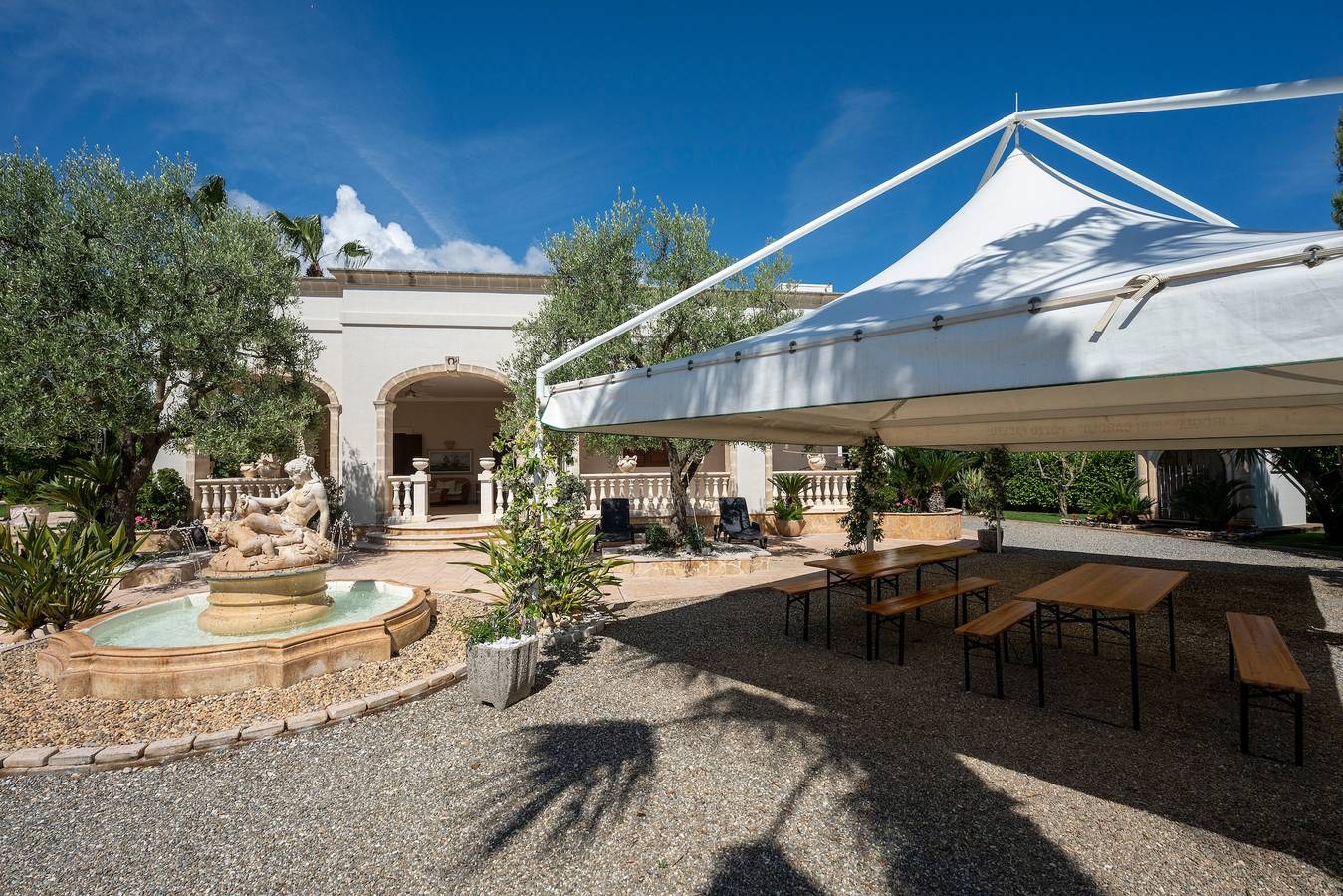 Appartamento 'Villa Tonia - Stanza Edera' con terrazza privata, Wi-Fi e aria condizionata in Fasano, Salento
