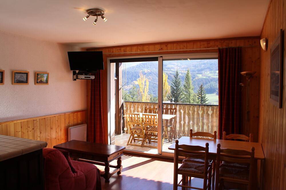 Geheel appartement, Ruime Studio 30M2 balkon op het zuiden gelegen terras 4 pers nabij het centrum in Barcelonnette, Espace Lumière