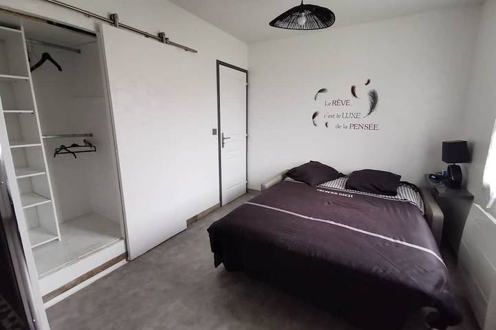 Location de vacances pour 6 personnes, avec terrasse et jardin, animaux acceptés à Saint-Georges-d'Elle - 2