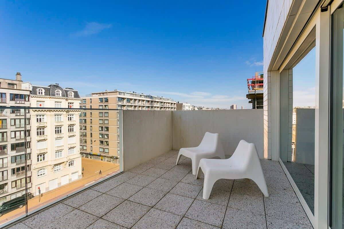 Ganze Wohnung, Bright apartment w/ terraces & beach essentials in Oostende stadt, Oostende