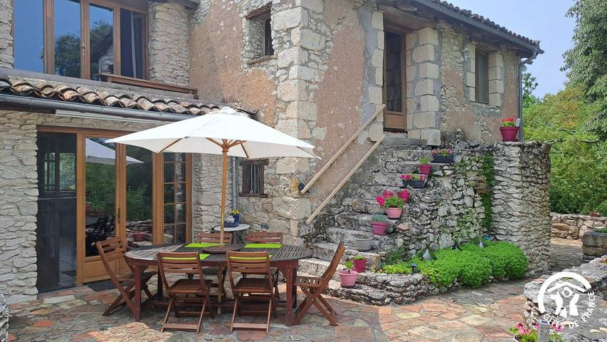 Maison de vacances pour 4 personnes, avec Terrasse ainsi que Jardin et Piscine à Castelnau-de-Montmiral