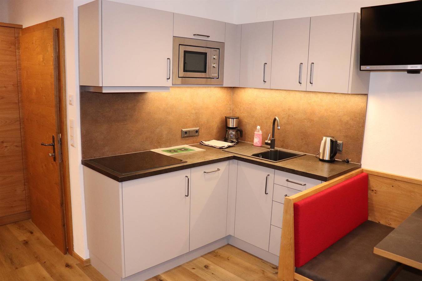 Ganze Ferienwohnung, App. 2-3 Pers.: 1 Schlafraum, Dusche, Wc in Lechtaler Alpen, Flirsch