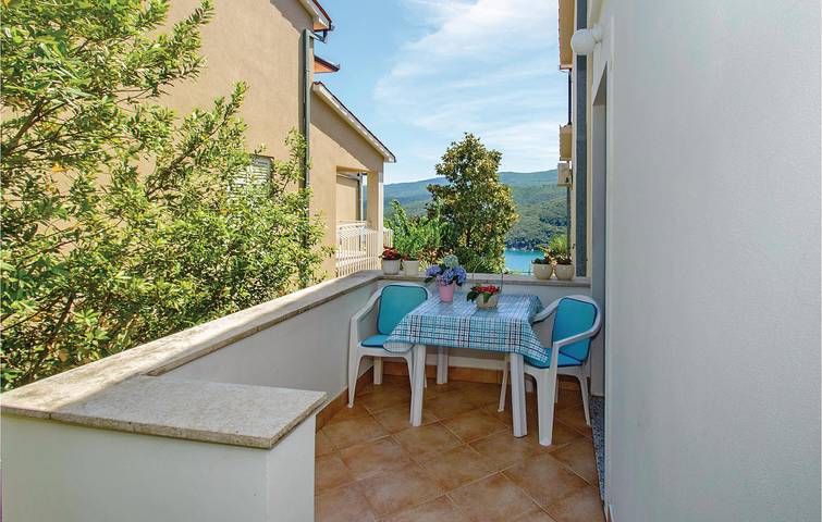 Ganze Ferienwohnung, Gemütliche Wohnung mit Terrasse, Parkplatz und WLAN – 400 m zum Strand in Rabac, Labin-Rabac