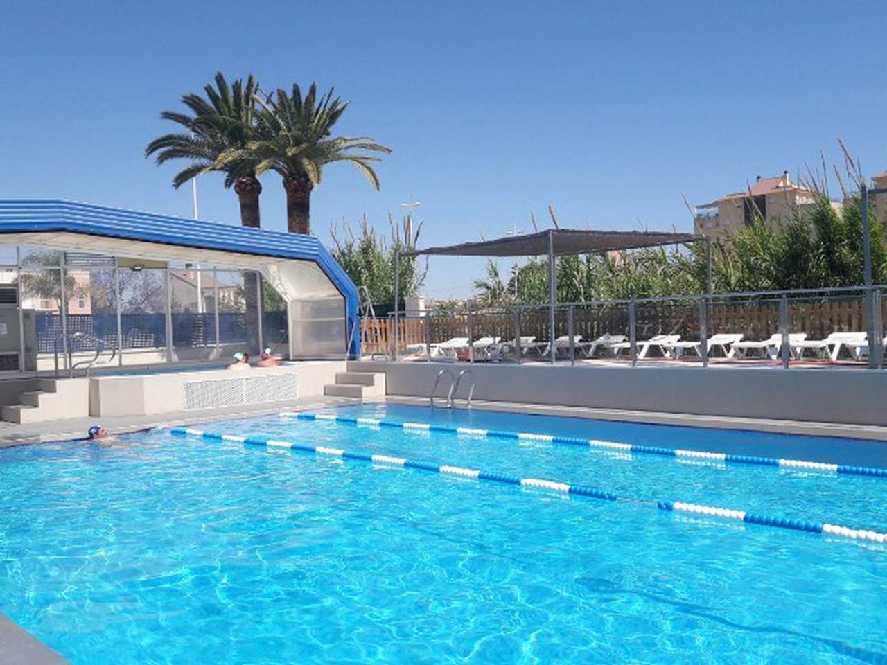 Bungalow familiar con terraza, 2 habitaciones in Gandía, Costa de Valencia