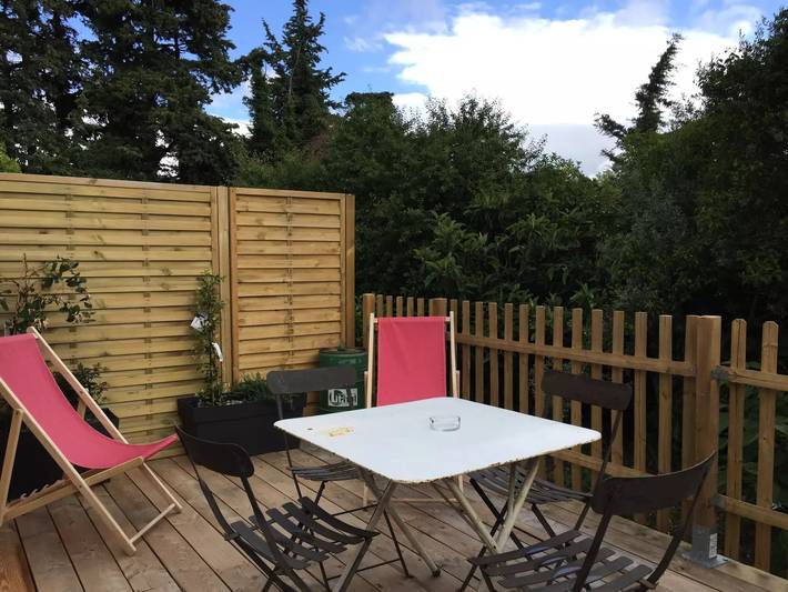 Ferienwohnung für 2 Personen, mit Terrasse und Garten sowie Pool in Sarrians