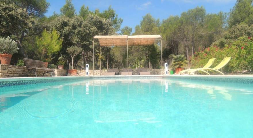 Location de vacances pour 8 personnes, avec piscine ainsi que balcon et jardin à Saumane-de-Vaucluse - 4