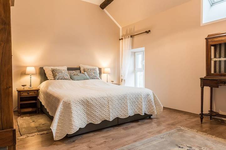 Gîte pour 4 personnes, avec terrasse et jardin ainsi que jacuzzi et piscine à Cussy-en-Morvan - 3