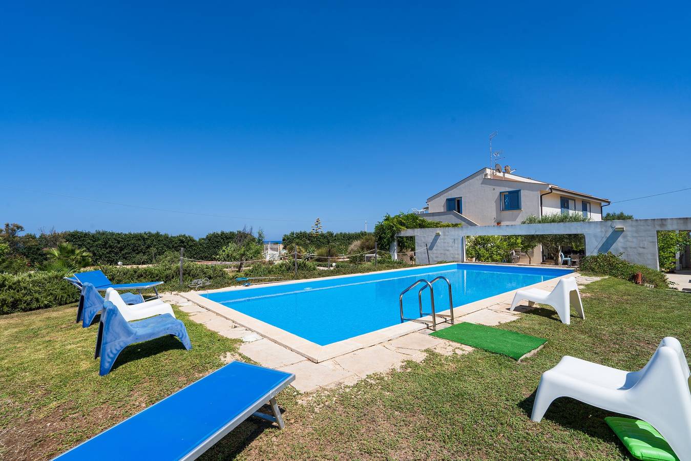 Villa 'Melus Maris' avec vue sur la mer, piscine, jardin, terrasse et Wi-Fi. in Syracuse, Province de Syracuse
