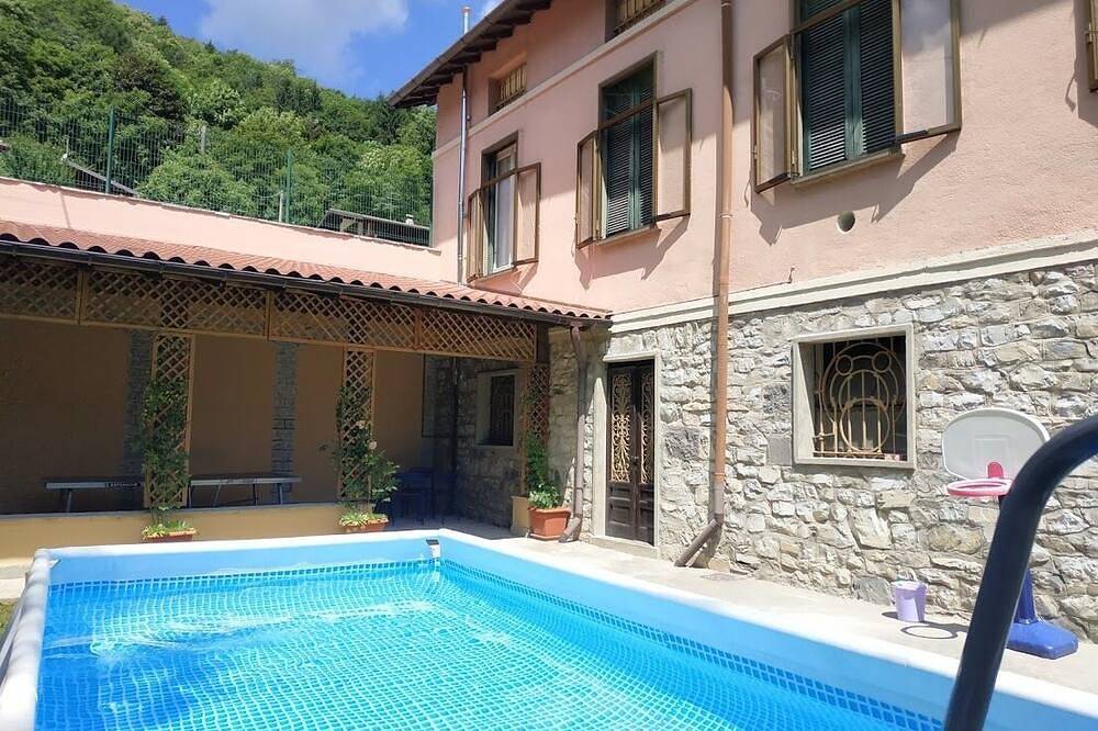 Casa vacanza a Barni a partire da 695€ a notte