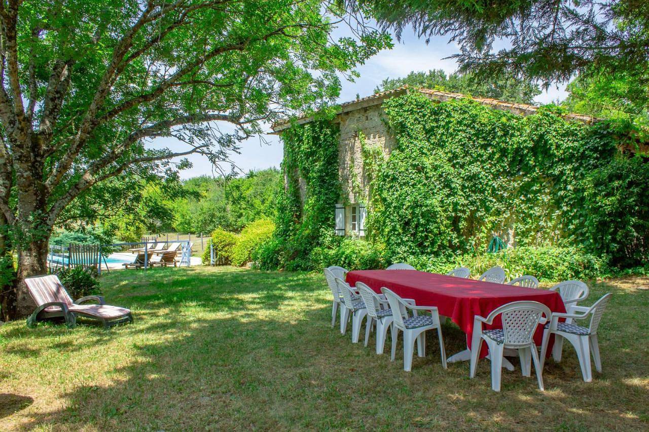 2 Maisons de charme avec piscine- en campagne -billard in Montaigu-de-Quercy, Quercy