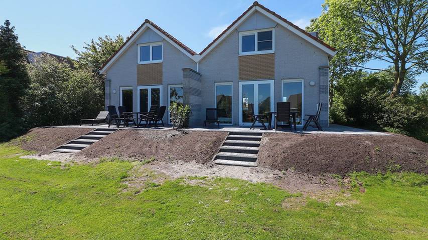 Ferienhaus für 4 Personen, mit Whirlpool und Terrasse sowie Garten in Makkum