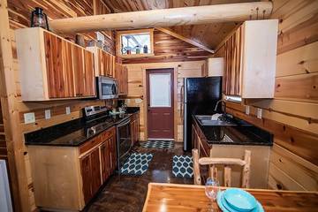 Log Cabin for 2 Guests in Hochatown, Broken Bow Lake, Picture 1