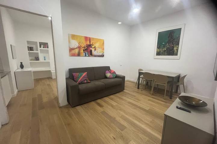 Vacation rental for 4 people, with balcony in Milan