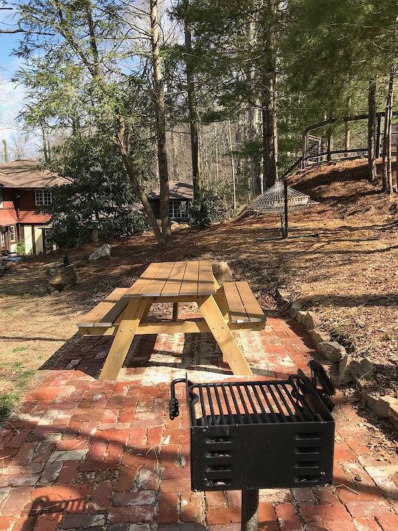 Cottage mit Blick auf den Wasserfall - in der Nähe des Grove Park Inn in Blue Ridge Parkway, Asheville