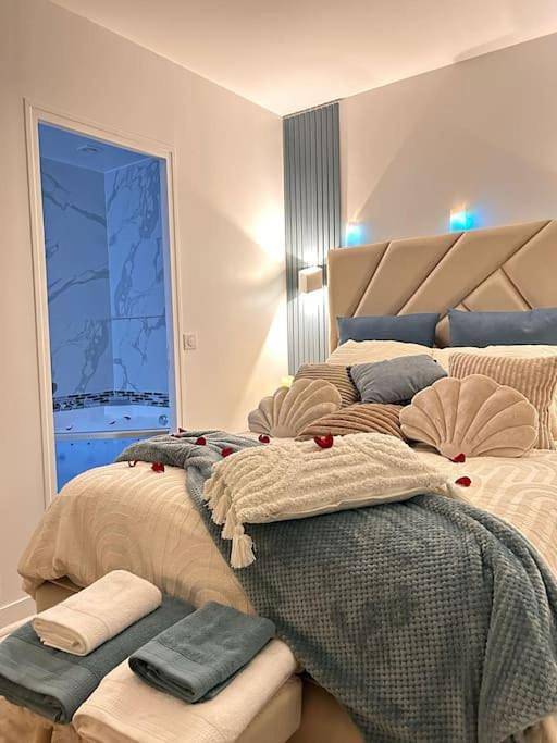 Appartement entier, Luxueux Appartement Jacuzzi proche de Paris in La Celle-Saint-Cloud, Yvelines
