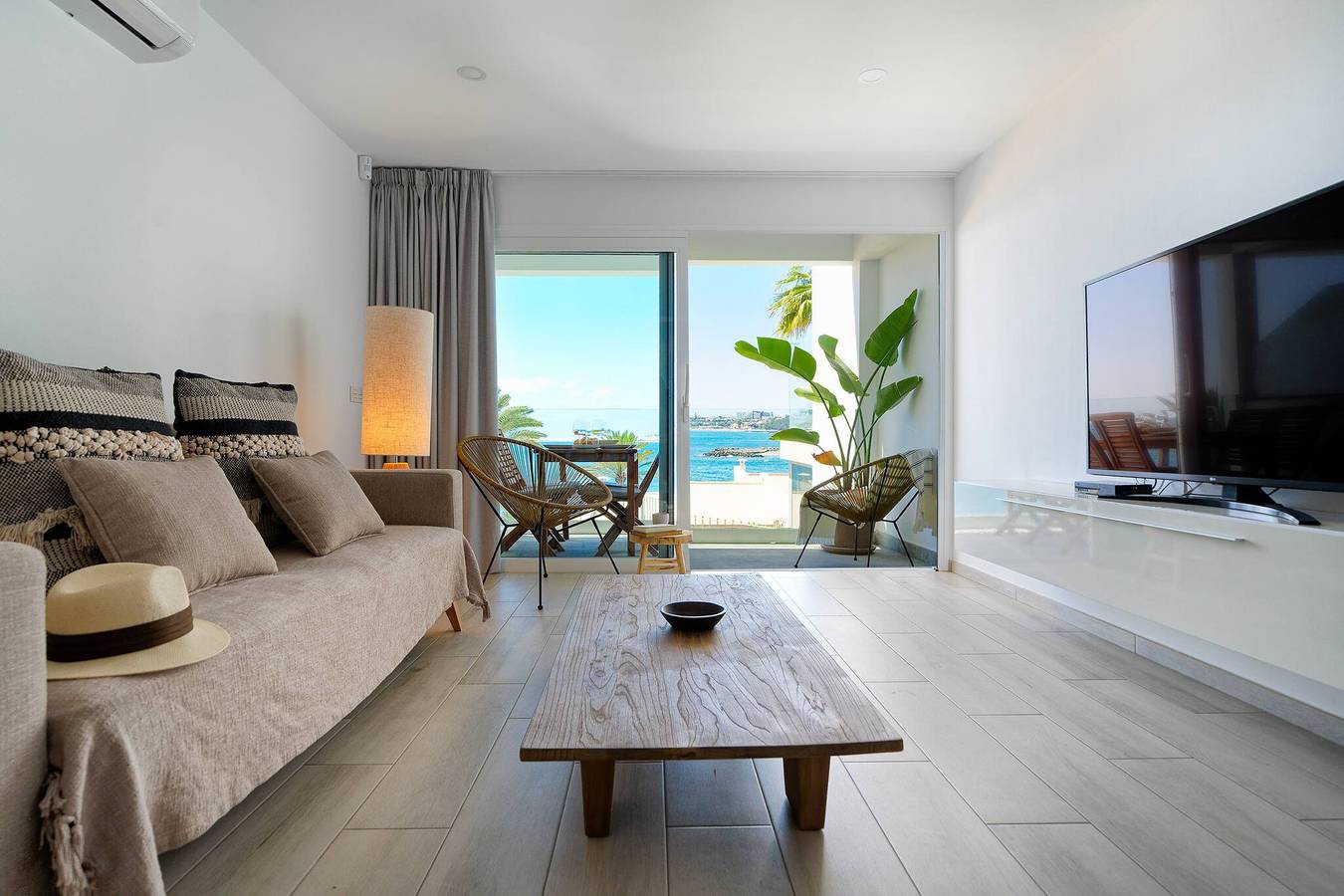 Geheel appartement, 3.2 Deva Beach - Oceanview luxury 2 bedroom Apartm in San Agustin, San Bartolomé de Tirajana