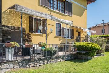 Vacation Rental for 4 Guests in Comune di Leggiuno, Lago Maggiore (Lombardy), Picture 3