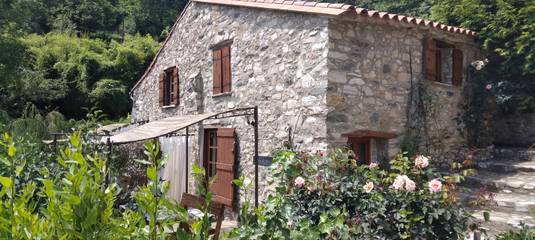 Gîte pour 4 personnes, avec piscine ainsi que jardin et terrasse à Prats-de-Mollo-la-Preste