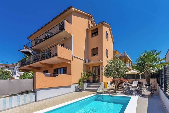 Hôtel pour 4 personnes, avec piscine