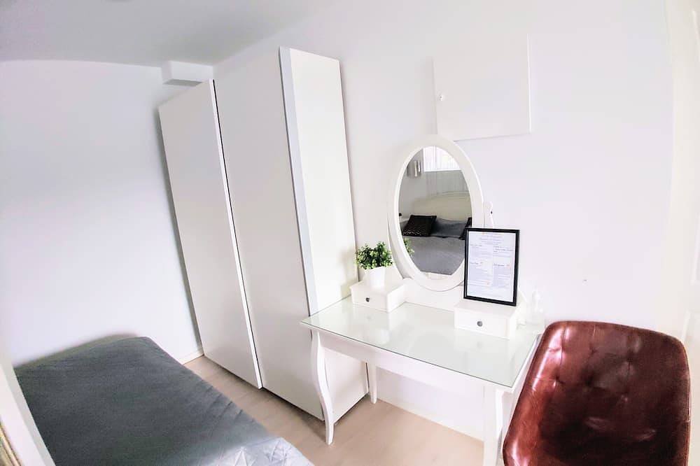 Ganze Wohnung, \"Bergen Sunrise\" Studio apartment on the Fjord.\nself check in; 1 free parking. in Bergen, Vestland