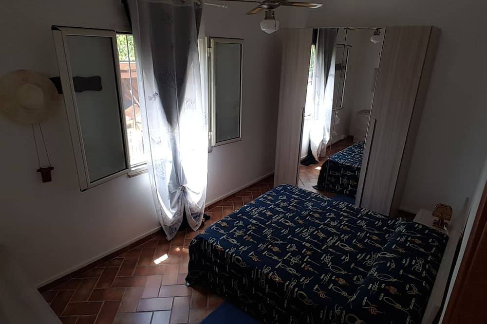 Wohnung in Villa auf unabhängigen Garten in einem großen Park gerade renoviert in Torre Olevola, Terracina
