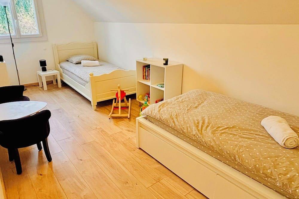 Villa 4**** Giulia 5min Aéroport - 20min Disneyland in Gressy, Seine-et-Marne
