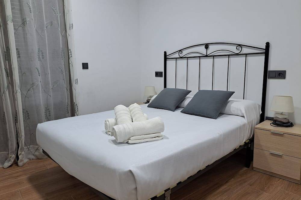 Entire apartment, Completely Renovated House With Free Wifi in Toledo, Toledo Province