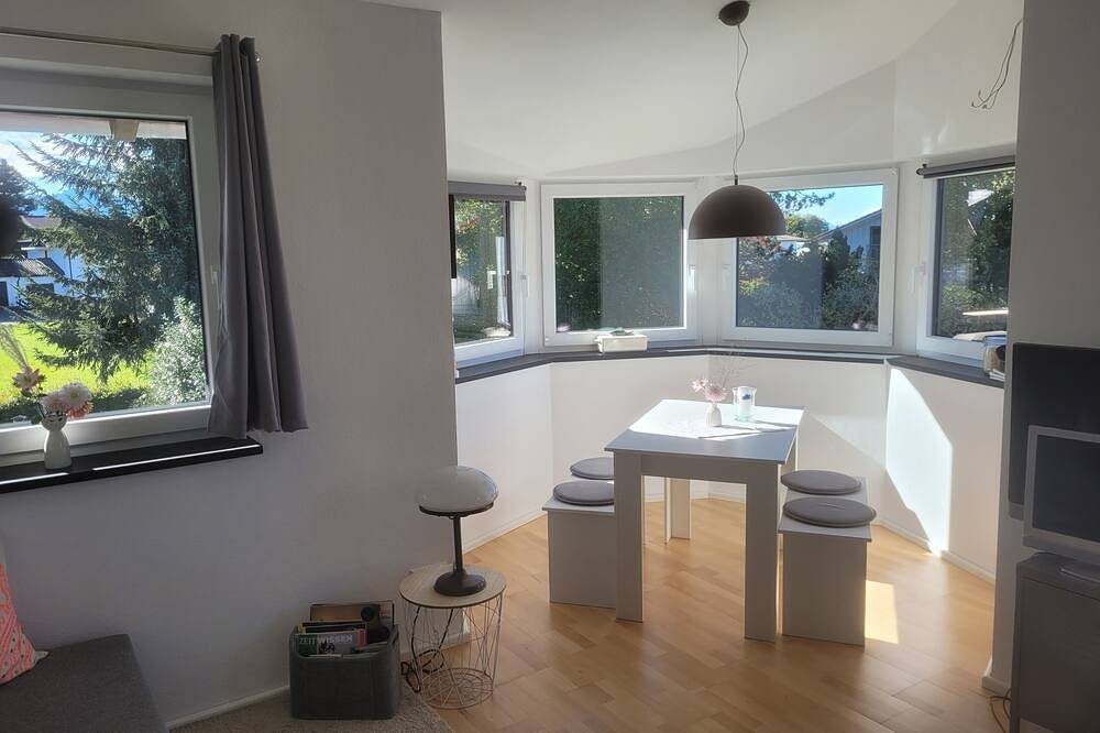 Ganze Wohnung, Niedliche Ferienwohnung in traumhafter Lage am Chiemsee, 5 Min fußläufig zum See in Gstadt am Chiemsee, Chiemsee