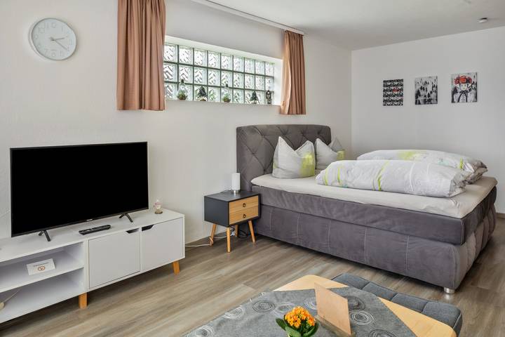 Entire apartment, Apartment 'Haus Sommerberg' with Private Terrace, Shared Garden and Wi-Fi in Waldau (Titisee-Neustadt), Titisee-Neustadt