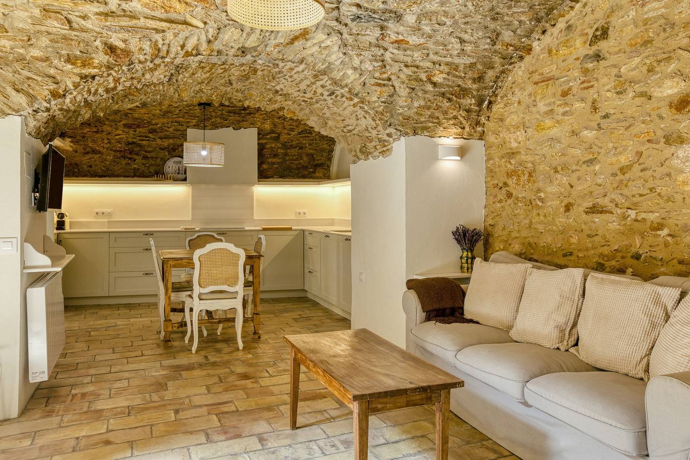 Appartamento intero, Appartamento 'En El Centro' con Terrazza Privata e Wi-Fi in Begur Centre, Begur