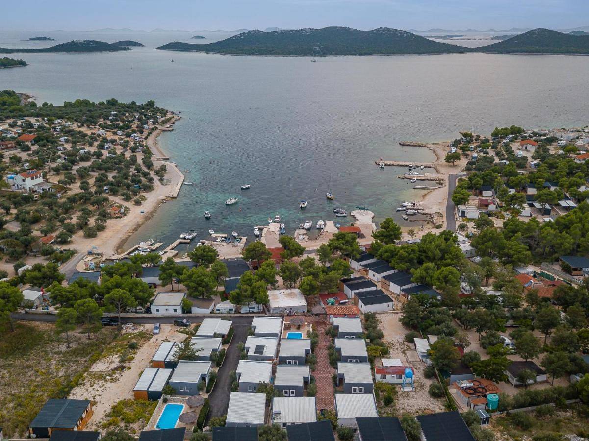 Camp Lana with pool in Drage (Pakoštane), Zadar