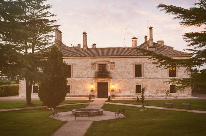 Casa rural con piscina para 2 personas, con jardín además de piscina y terraza en Ribera del Duero