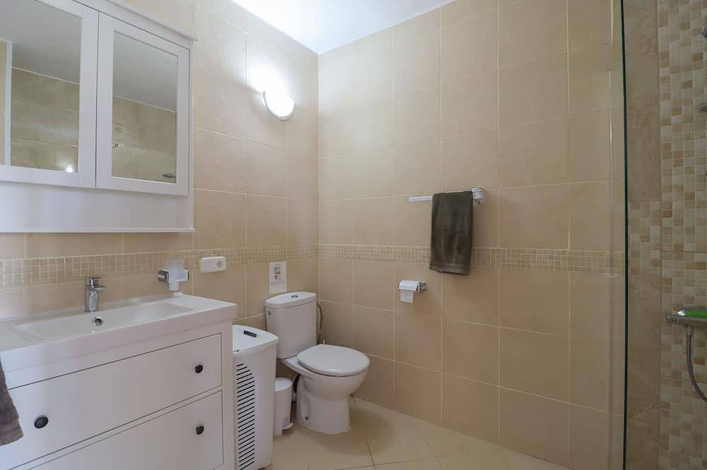 Ganze Wohnung, Family-friendly, Nice, First-line Apartment with Stunning Beach and Sea views,Ac in Arenal d'en Castell, Es Mercadal