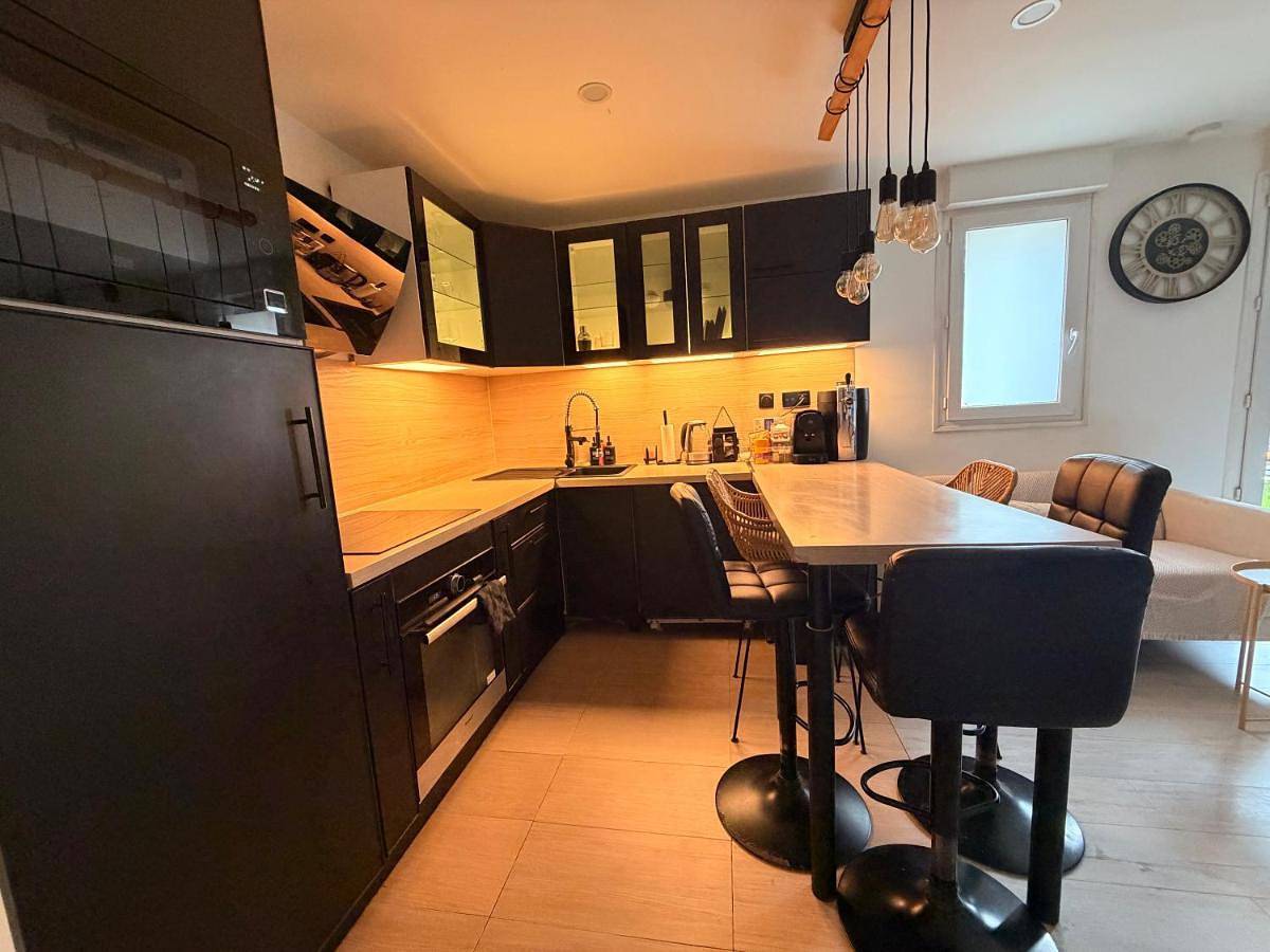 Appartement entier, Atelier chaleureux 40m2 - proche Cdg Parc des expo in Tremblay-en-France, Seine-Saint-Denis