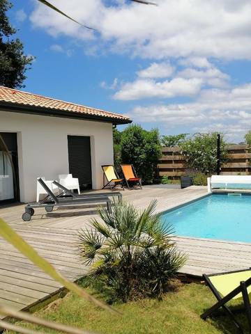 Chambre d’hôte pour 2 personnes, avec jardin et piscine, animaux acceptés dans Lac de Léon