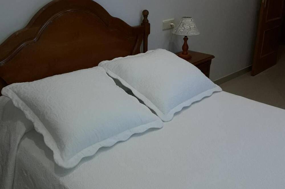 Entire apartment, Apartment 'El Fondón 2' in Cangas de Onís – Central, Pet-Friendly, Step-Free Access in Cangas de Onís, Asturias Province