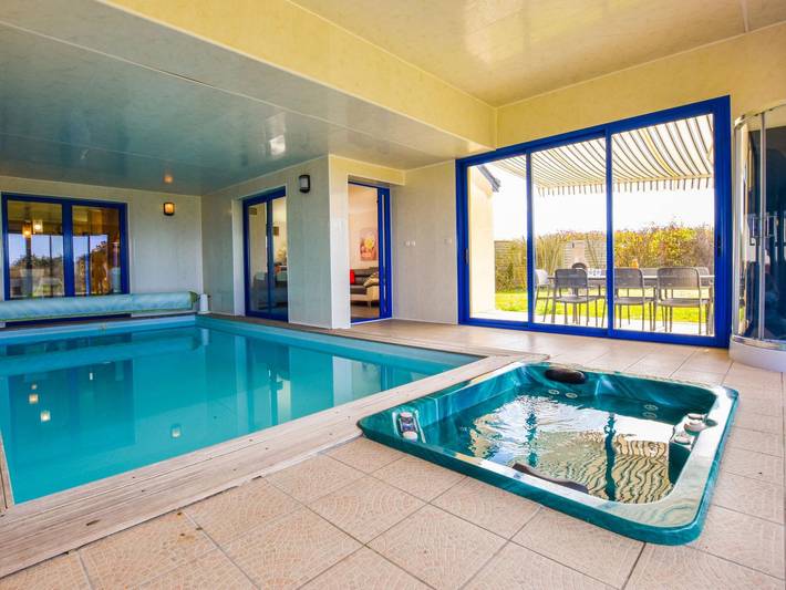 Villa pour 9 personnes, avec Terrasse et Jardin ainsi que Piscine et Sauna