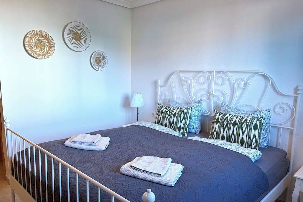 Ganze Wohnung, Traumhafte Familien-Ferienwohnung mit Dachterrasse & Pool in Calas de Mallorca, Manacor