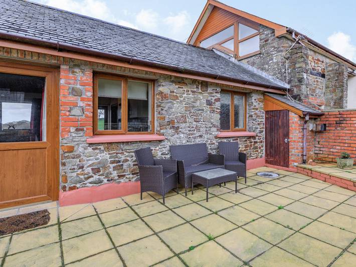 Log cabin for 2 people, with garden in South West England