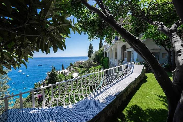 Apartment for 4 people, with Terrace and Garden as well as Pool and View in Positano