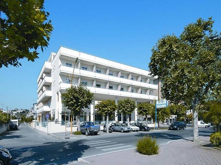 Hôtel pour 3 personnes, avec terrasse, animaux acceptés