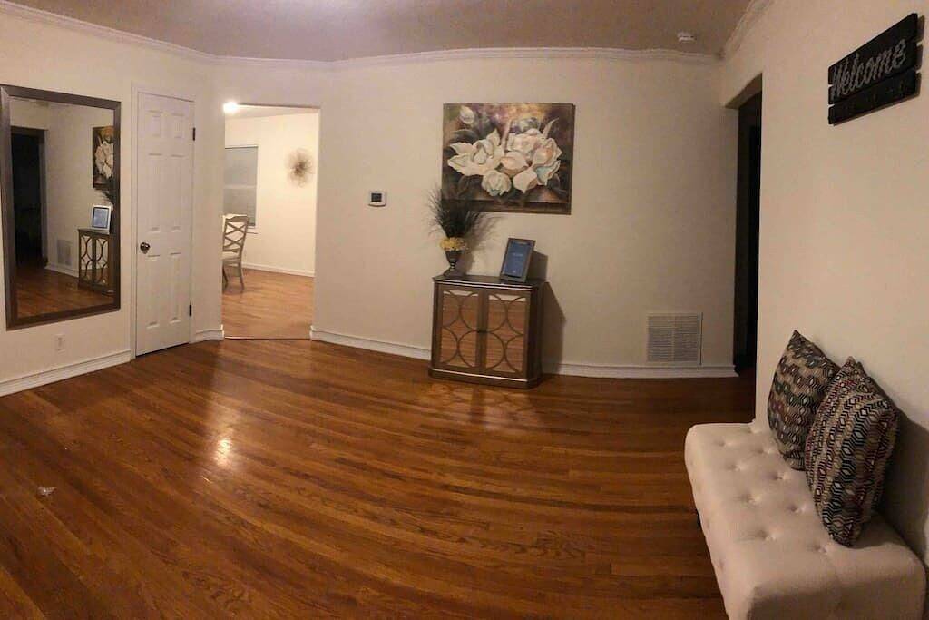 Geräumiges West Side Home fern von Zuhause! in Wichita, Kansas