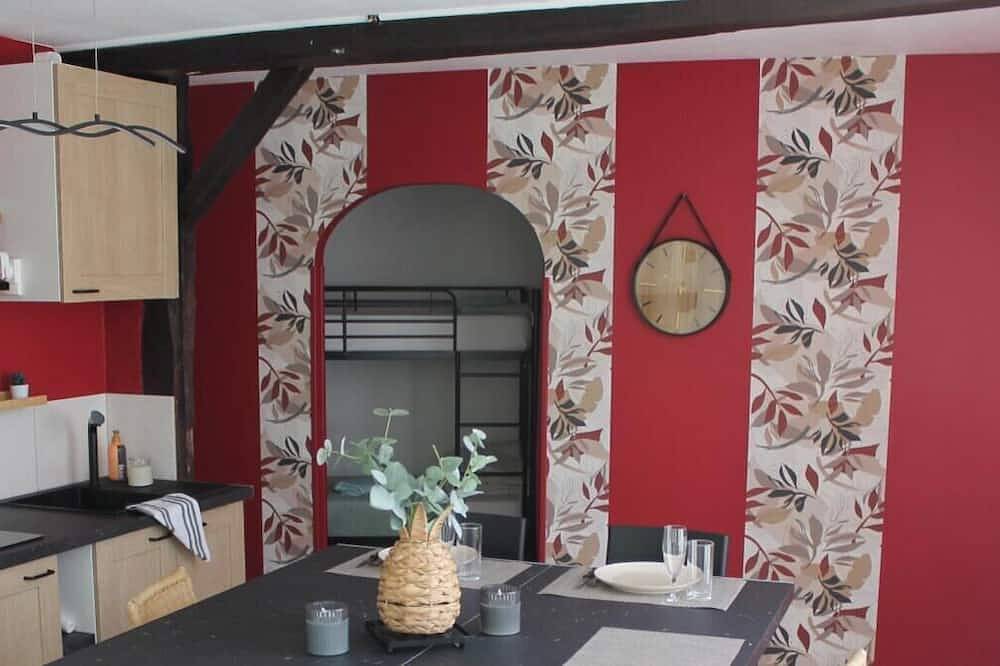 Ganze Wohnung, Charming apartment in the heart of the medieval town in Mennetou-sur-Cher, Romorantin-Lanthenay und Umgebung