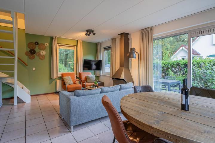 Bungalow voor 6 personen, met balkon/terras en terras in Friesland