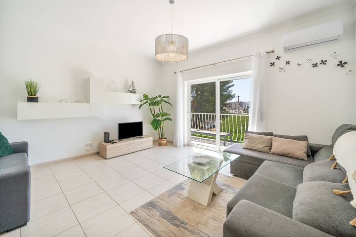 Apartamento entero, Apartamento para 6 personas con piscina compartida, Wi-Fi y aire acondicionado in Portimão, Distrito de Faro