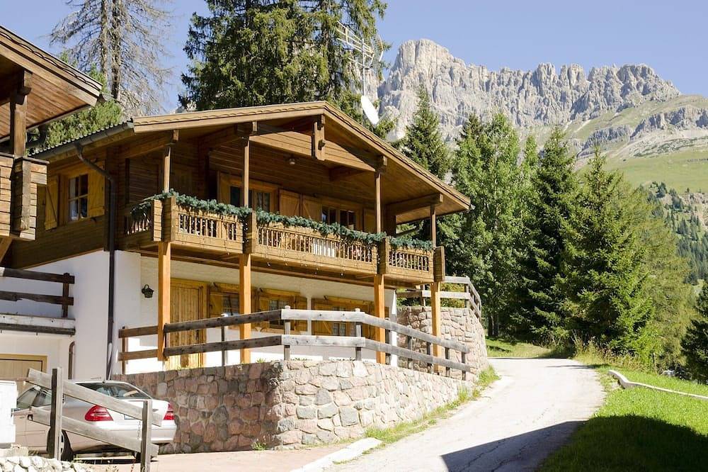 Chalet karezza Facing ski slopes carezza 20 min from Bolzano altoadige in Karersee, Welschnofen