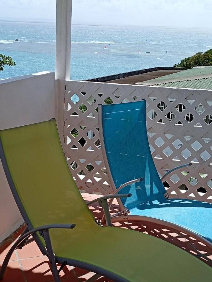 Gîte pour 4 personnes, avec terrasse ainsi que vue et jardin dans Plage des Salines - 2