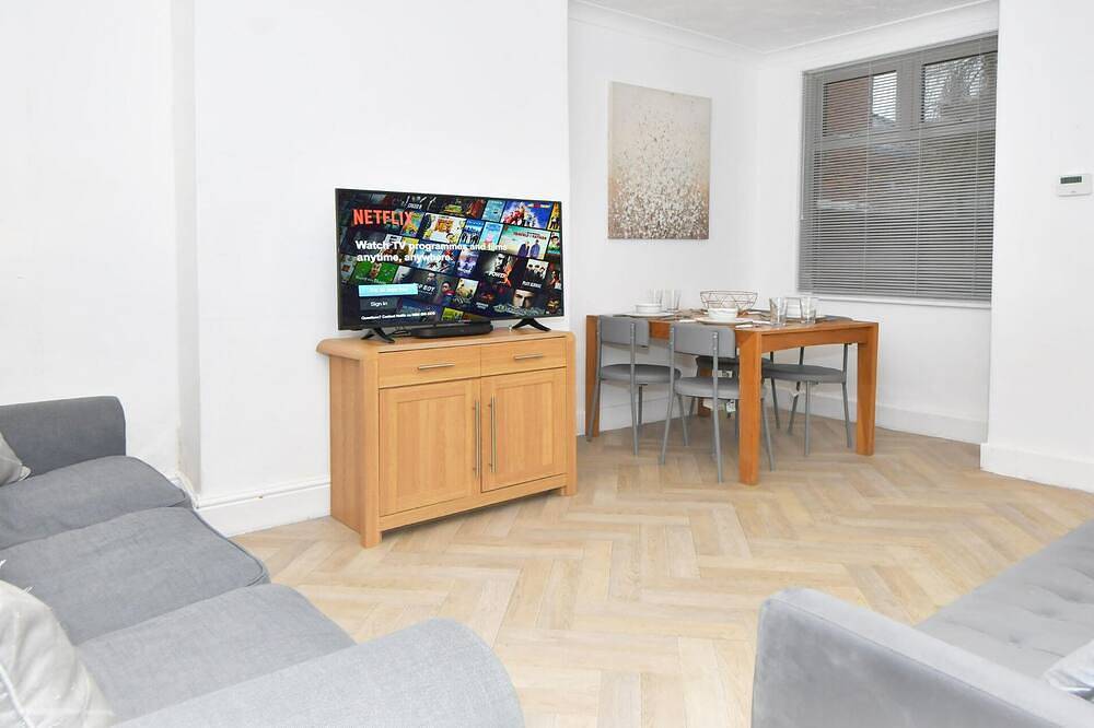 Apartment for 7 People in Crewe, Cheshire